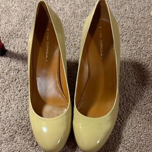 Via Spiga Women's Tan Patent Wedges